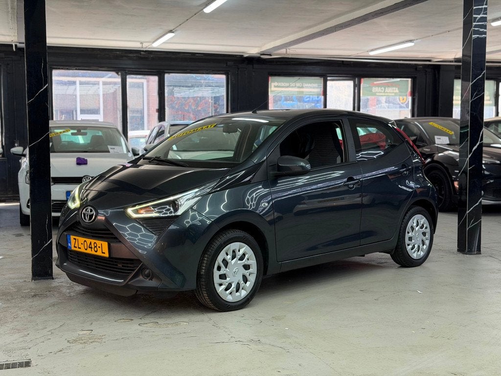 Toyota Aygo 1.0 VVT-i x-play Automaat | Camera | Dealer onde, Auto's, Toyota, Gebruikt, Euro 6, 4 stoelen, Origineel Nederlands