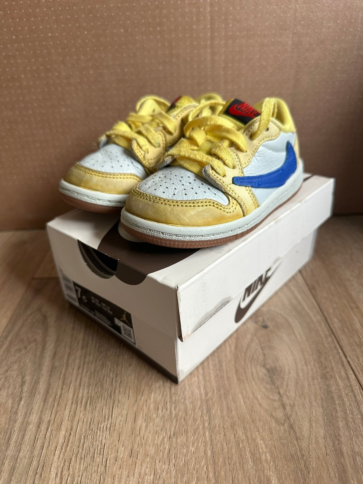 Jordan 1 Low Travis Scott (maat; 23,5), Kleding | Heren, Schoenen, Overige kleuren, Ophalen of Verzenden, Sneakers of Gympen, Gedragen