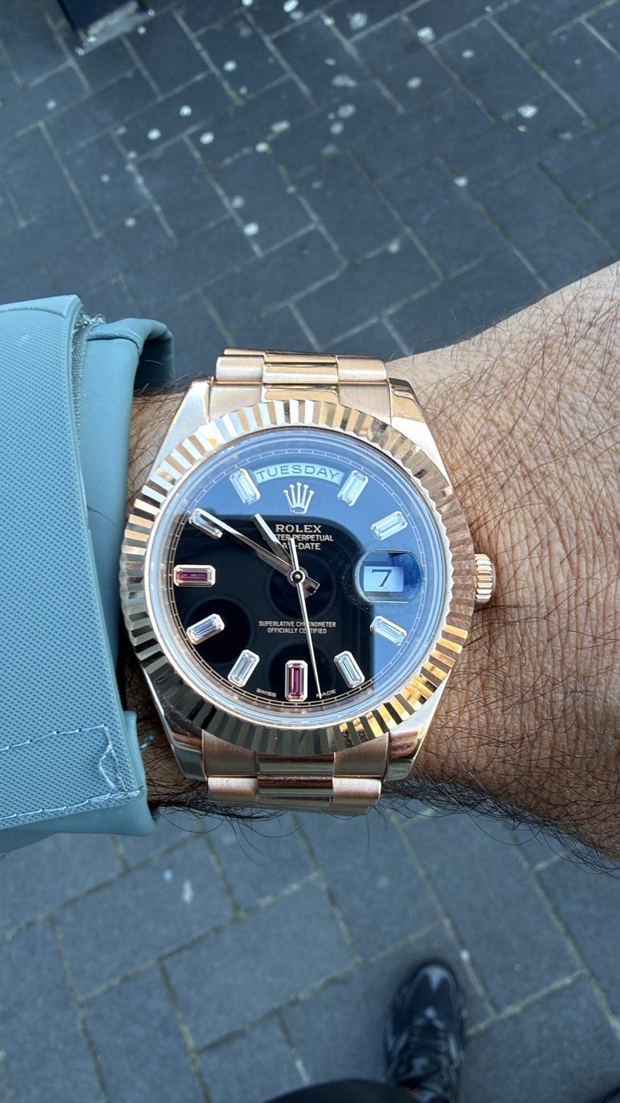 Foto 3 van Rolex Day-Date 2 Ruby Dial 41mm - Zo goed als nieuw