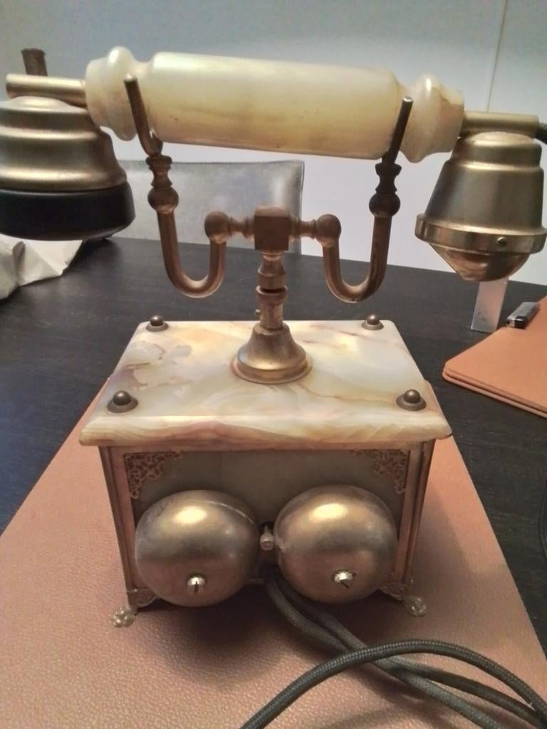 Antieke telefoon met onyx en messing details, Ophalen of Verzenden