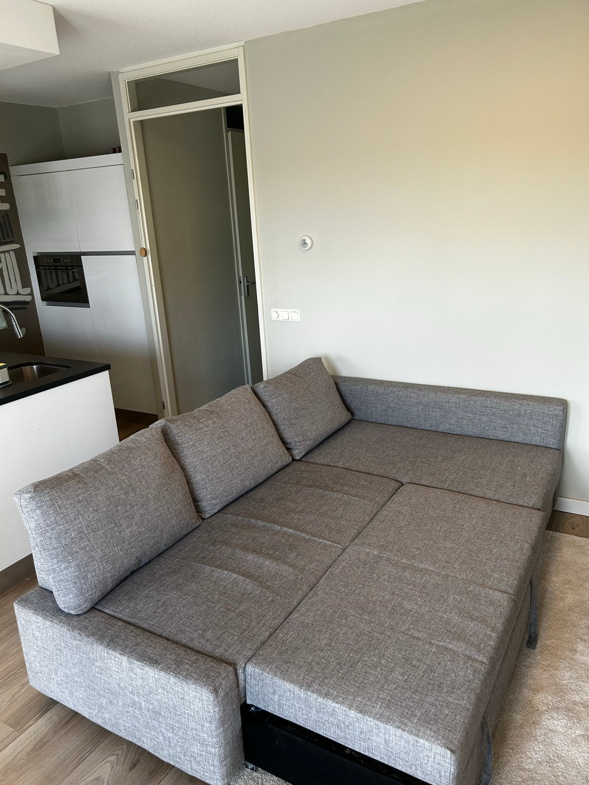 Foto 4 van Ikea grijze hoekbank/sofabed met opbergruimte