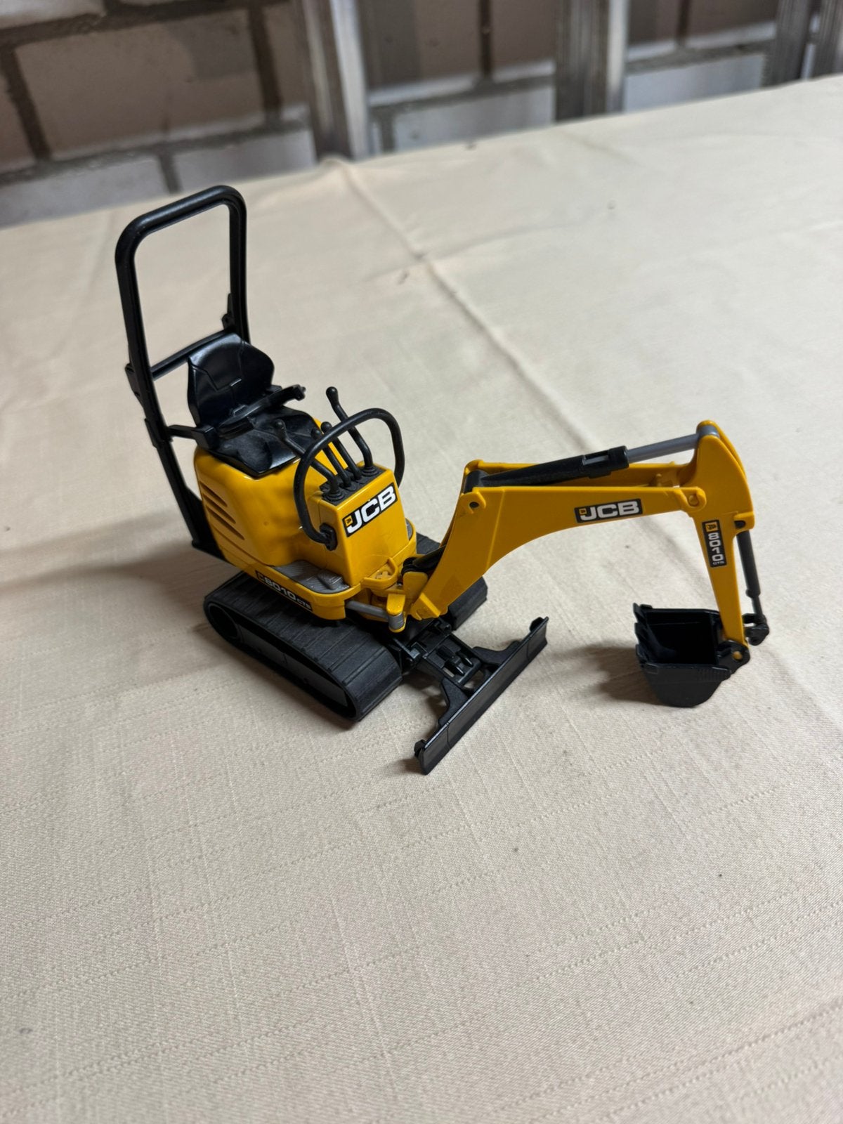 JCB Mini Graafmachine Model - Geel Speelgoed, Overige merken, 1:50 of kleiner, Overige typen, Ophalen of Verzenden