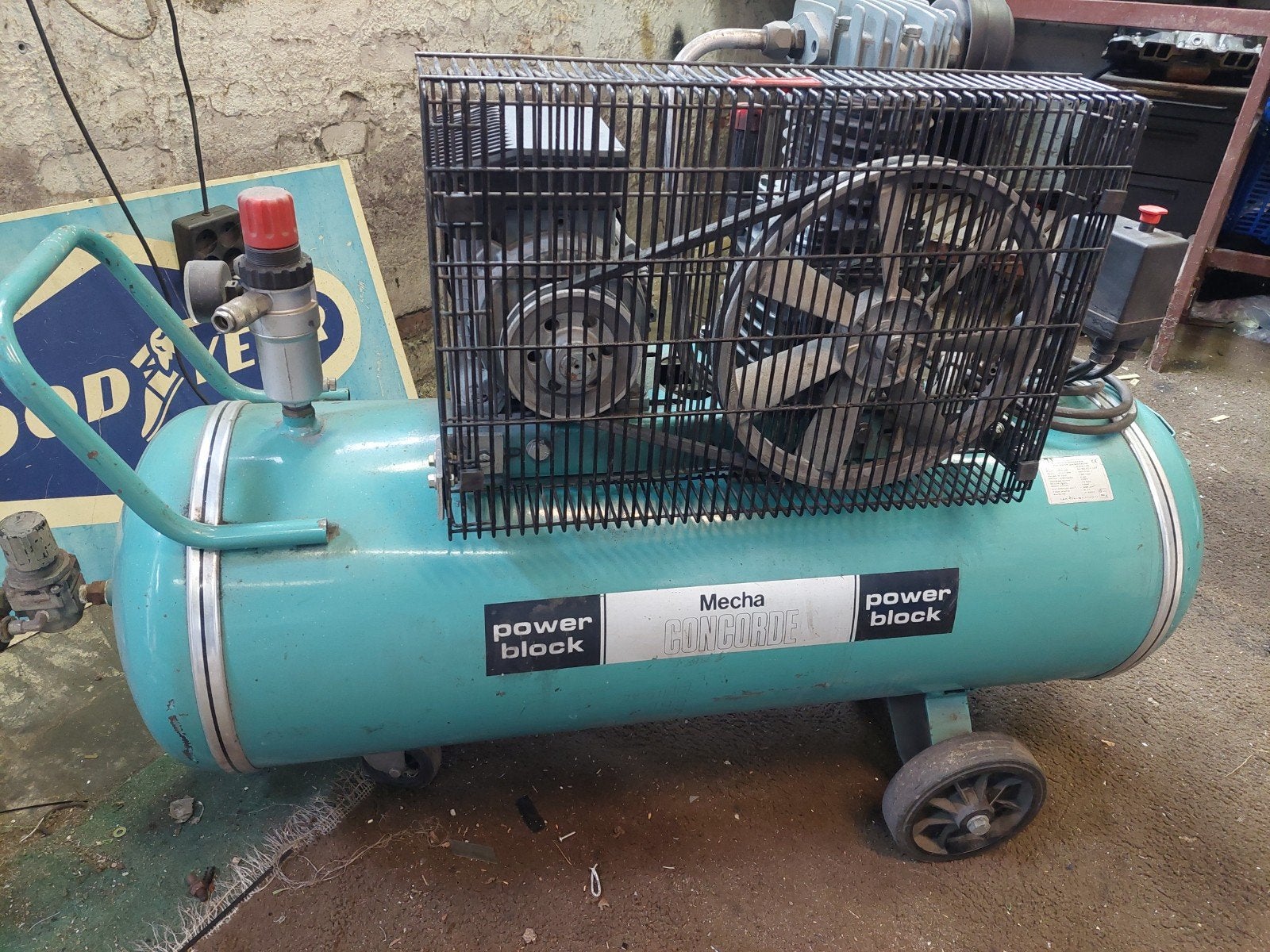 Compressor mega concorde 230 volt 100 liter, 100 liter of meer, Ophalen of Verzenden, 200 tot 400 liter/min