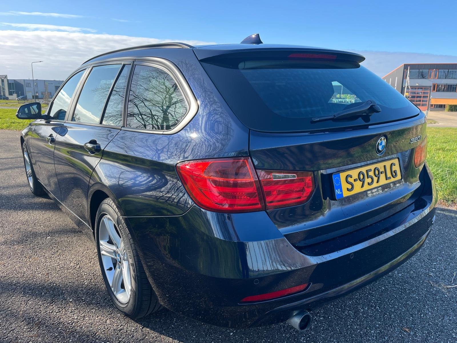 BMW 3-serie 320i | clima/cruise/parkeersensoren, Auto's, BMW, Gebruikt, Euro 6, 4 cilinders, Blauw
