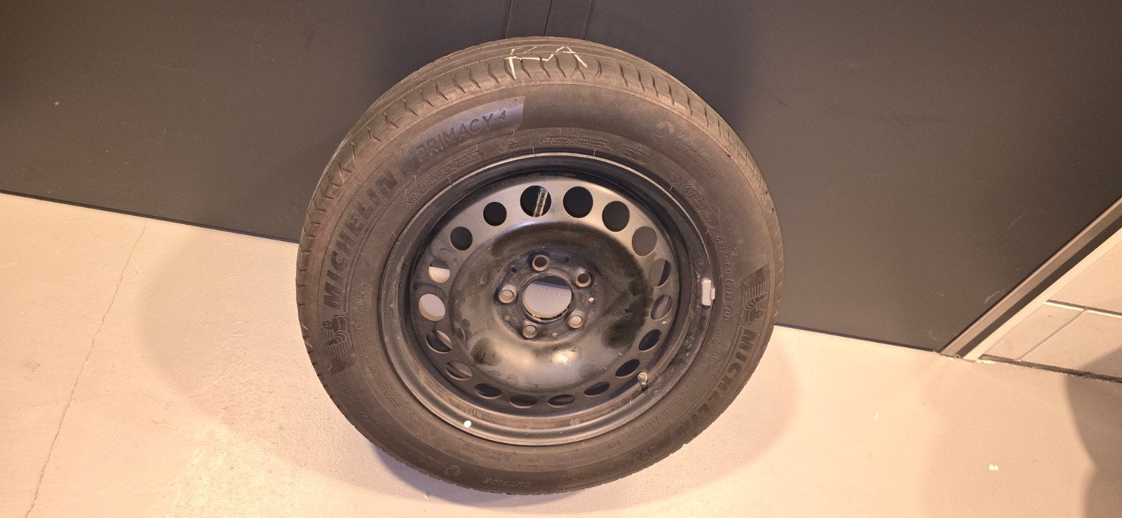4x Michelin Primacy 4 zomerbande op stalen velgen 205/60 R16, Auto-onderdelen, Ophalen, Gebruikt, 16 inch, Banden en Velgen