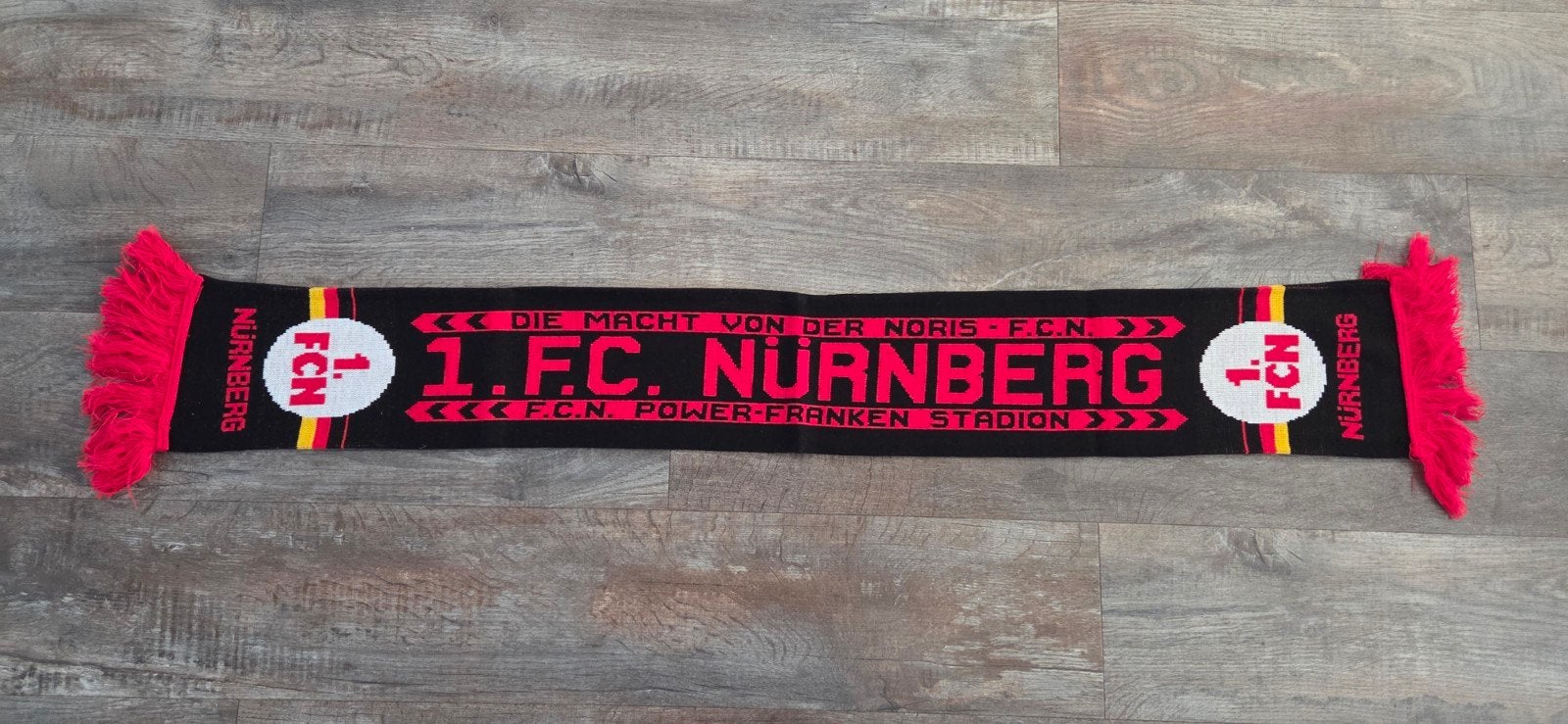 Sjaal 1 FC Nurnberg, Ophalen of Verzenden, Zo goed als nieuw, Buitenlandse clubs, Vaantje of Sjaal