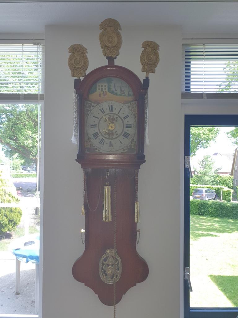 Antieke Friese staartklok., Ophalen
