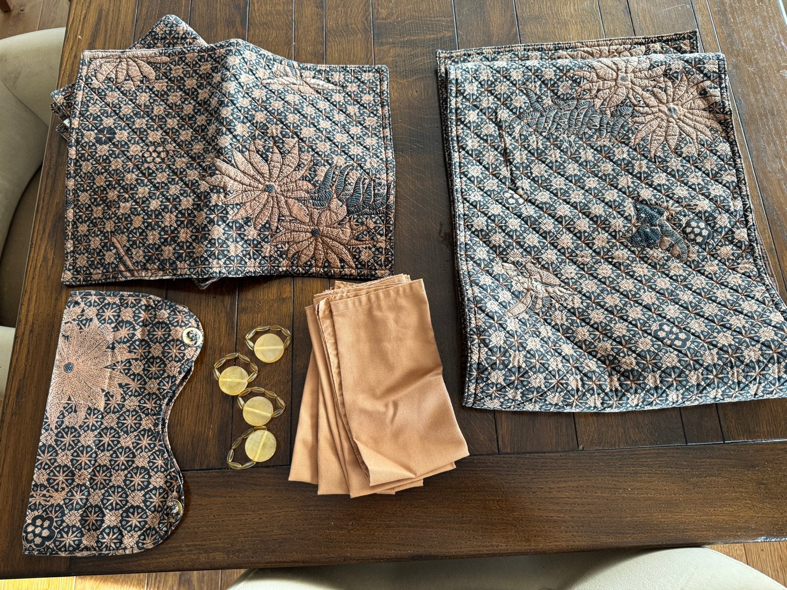 Tafelset: placemats, servetten en ringen, bruin/zwart, Ophalen, Gebruikt, Bruin, Geweven