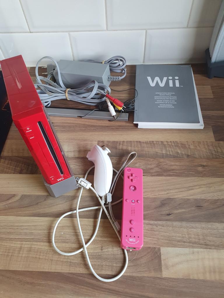 Rode wii compleet, Spelcomputers en Games, Spelcomputers | Nintendo Wii, Ophalen, Zo goed als nieuw, Met 1 controller