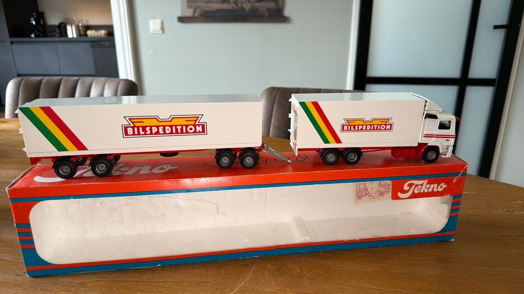 Tekno Volvo F10 lzv Bilspedition Zweden, Hobby en Vrije tijd, Modelauto's | 1:50, Ophalen of Verzenden, Zo goed als nieuw, Bus of Vrachtwagen