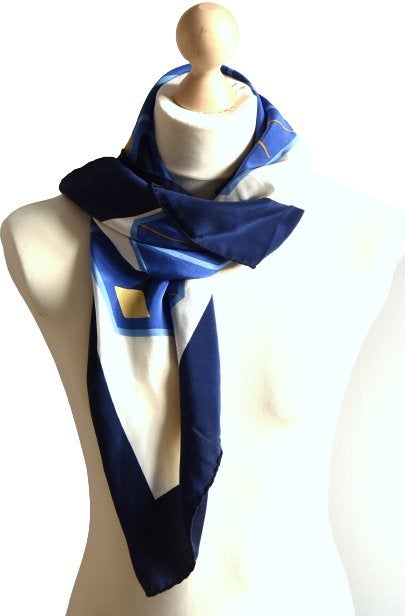 Tino Cojura vintage foulard, 100% zijde shawl, Kleding | Dames, Mutsen, Sjaals en Handschoenen, Verzenden, Maat 46/48 (XL) of groter