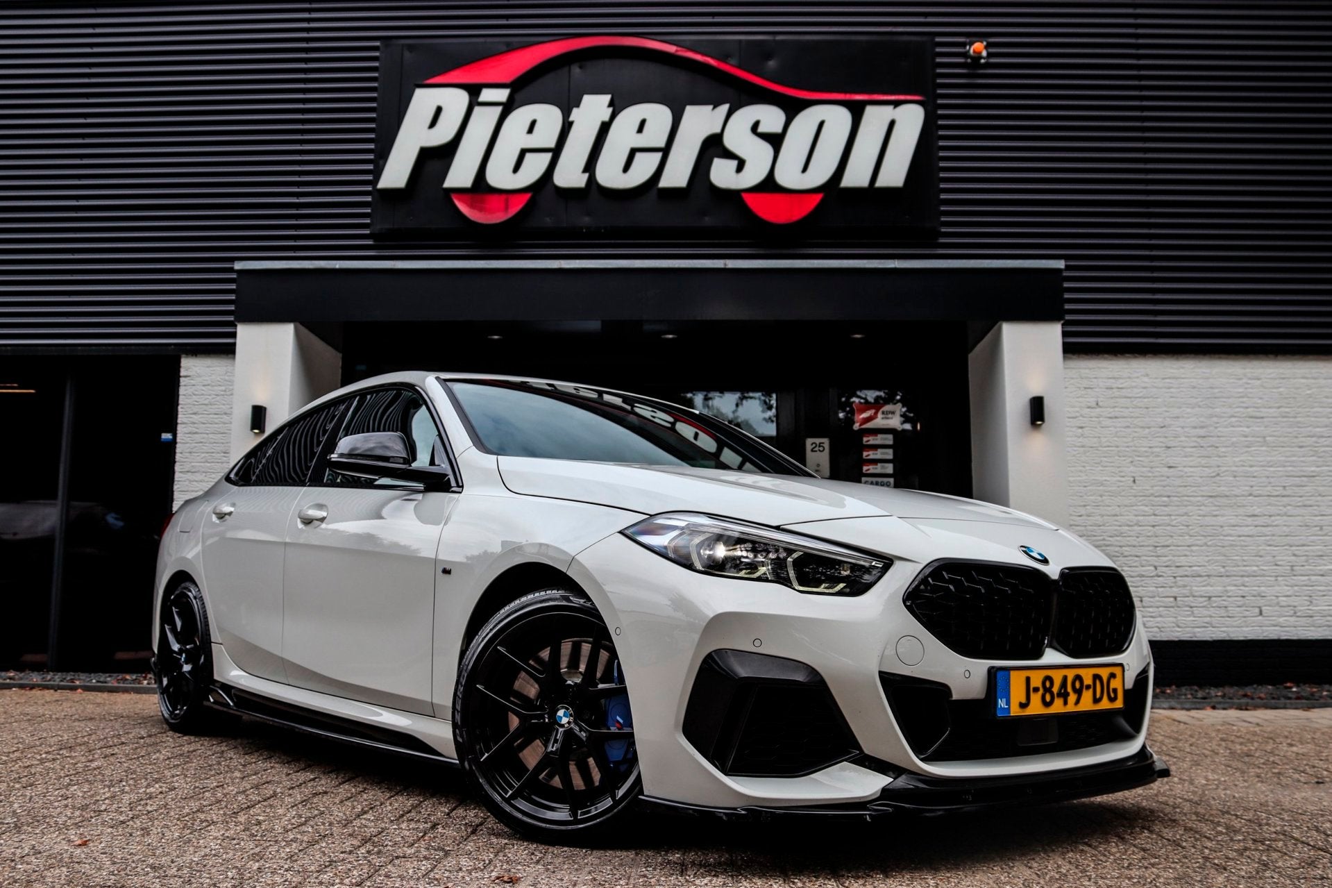 BMW 2-serie Gran Coupé M235i xDrive DEALER OH H&K SFEER, Auto's, Automaat, Gebruikt, 4 cilinders, Wit