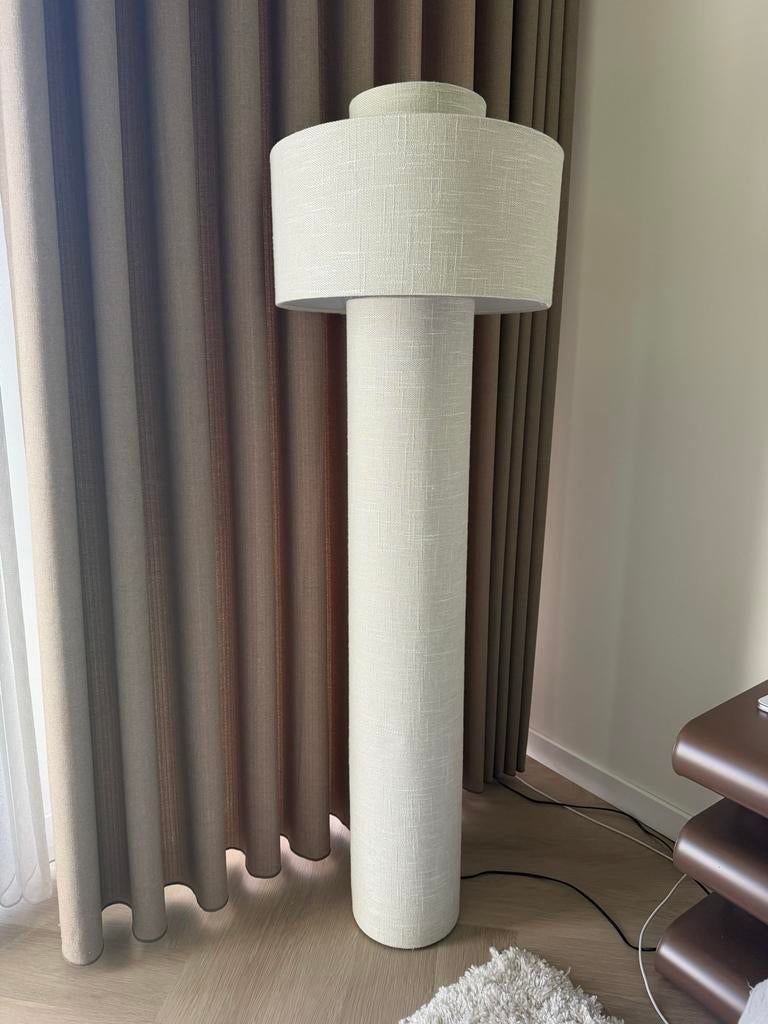 Kwantum vloerlamp Pandora, Huis en Inrichting, Lampen | Vloerlampen, Ophalen, Nieuw, Stof, 150 tot 200 cm
