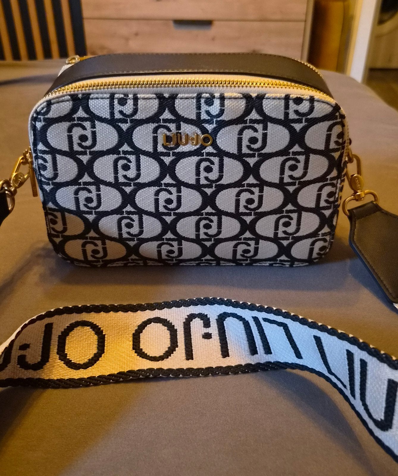 Nieuw! Liu Jo Crossbodytas / Schoudertas Zwart Beige, Ophalen, Nieuw, Beige, Schoudertasje