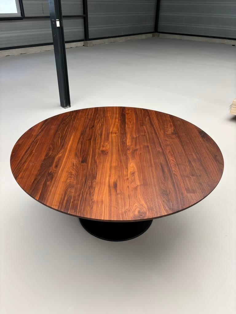 Foto 5 van Arco Joist Dining Table 160cm Walnoot Massief LP € 7.500,-