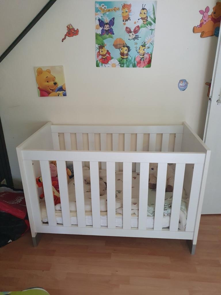 Babybedje met commode (set, maar kan ook afzonderlijk weg), Kinderen en Baby's, Kinderkamer | Complete kinderkamers, Ophalen, Gebruikt