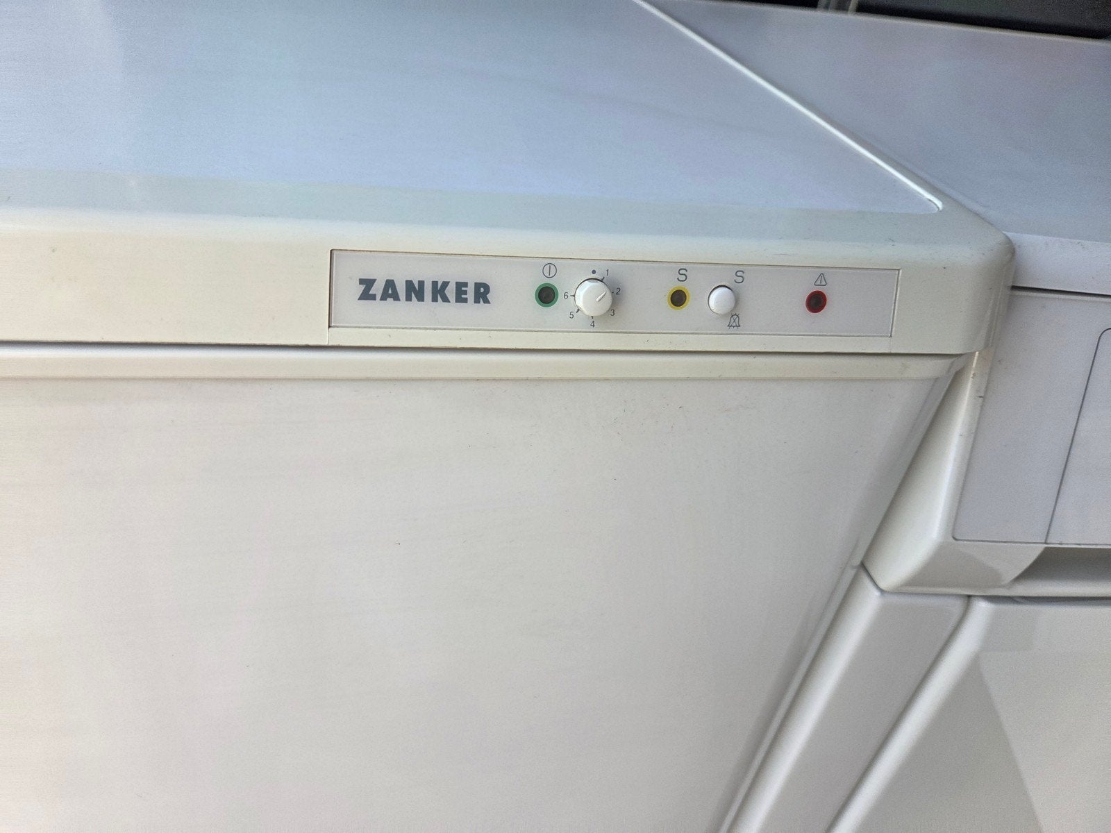 Zanker Vrieskast ZKF 110 A - Compact en Betrouwbaar, Witgoed en Apparatuur, Vrieskast, Gebruikt, Minder dan 85 cm, Minder dan 60 cm