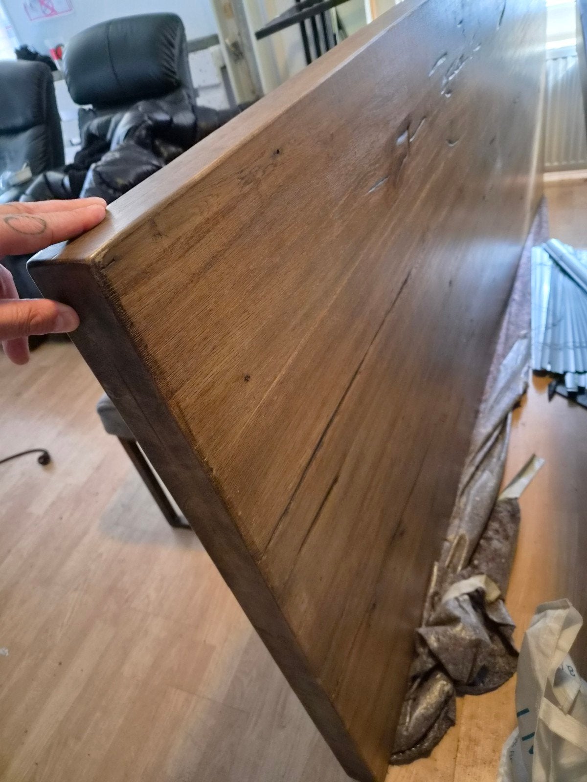 Boomstamtafel met stalen poten en 6 gestoffeerde stoelen, Ophalen of Verzenden, Zo goed als nieuw, Vijf personen of meer, Overige houtsoorten