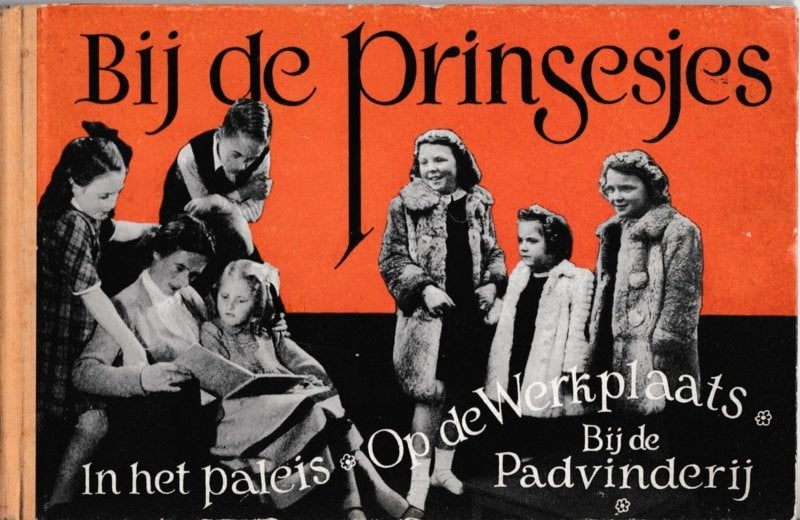Bij de prinsesjes..., Verzamelen, Koninklijk Huis en Royalty, Ophalen of Verzenden, Gebruikt, Nederland, Tijdschrift of Boek
