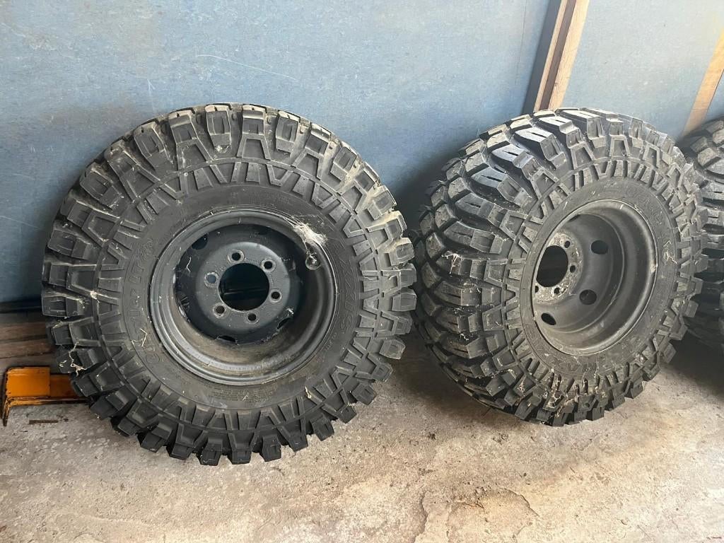 Maxxis banden op velg Iveco Daily 4x4 nagenoeg ongebruikt, Auto-onderdelen, Overige, Gebruikt, 16 inch, Banden en Velgen