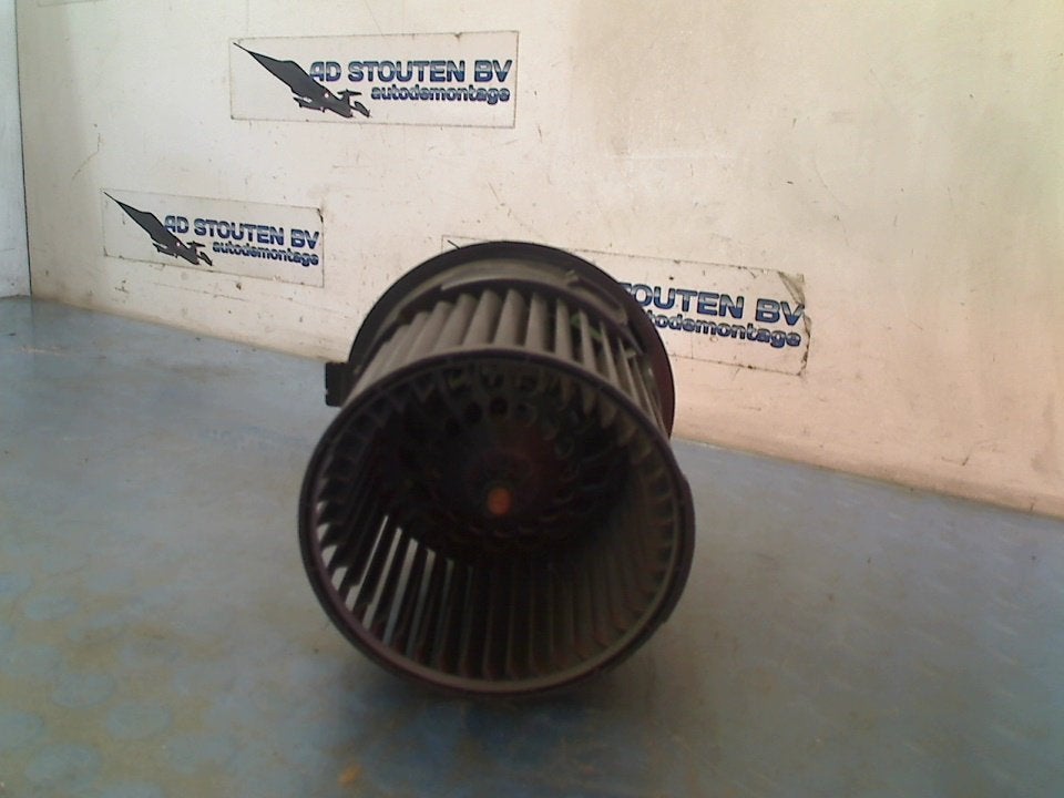Kachel Ventilatormotor Renault Clio IV (5R) 2015 T1020778J, Gebruikt, Renault Deutschland AG, Dialog.deutschland@renault.de, Peter-Huppertz-Straße 5, Köln 51063, , Duitsland