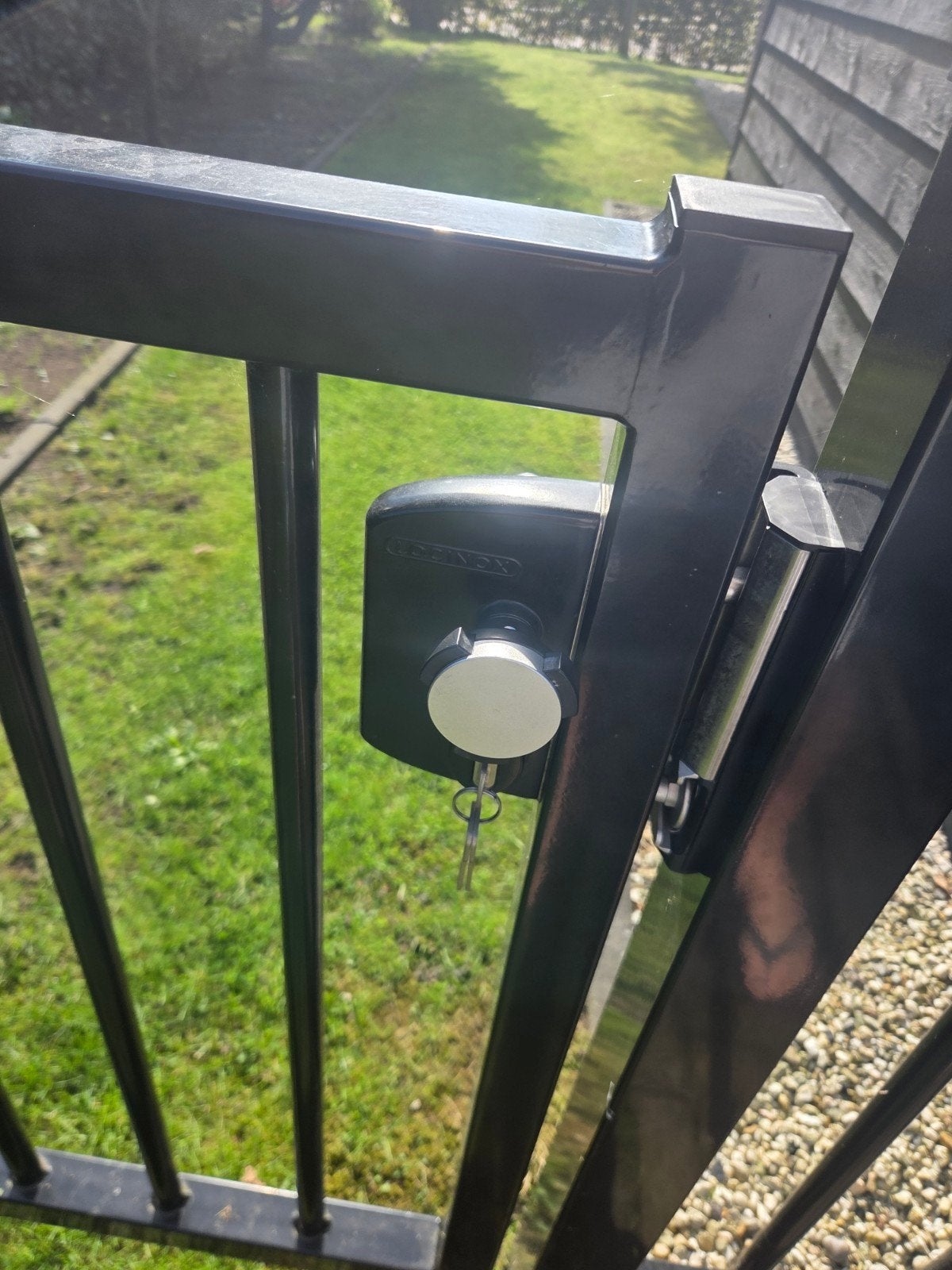 Zwart tuinhek met poort - 100cm hoog, 117cm breed, Tuin en Terras, Ophalen, Met poort, Gebruikt, Tuinhek