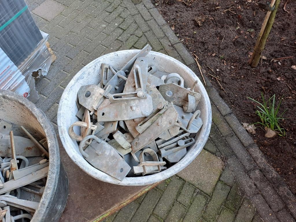 Muurlippen en verlegbussen, Ophalen