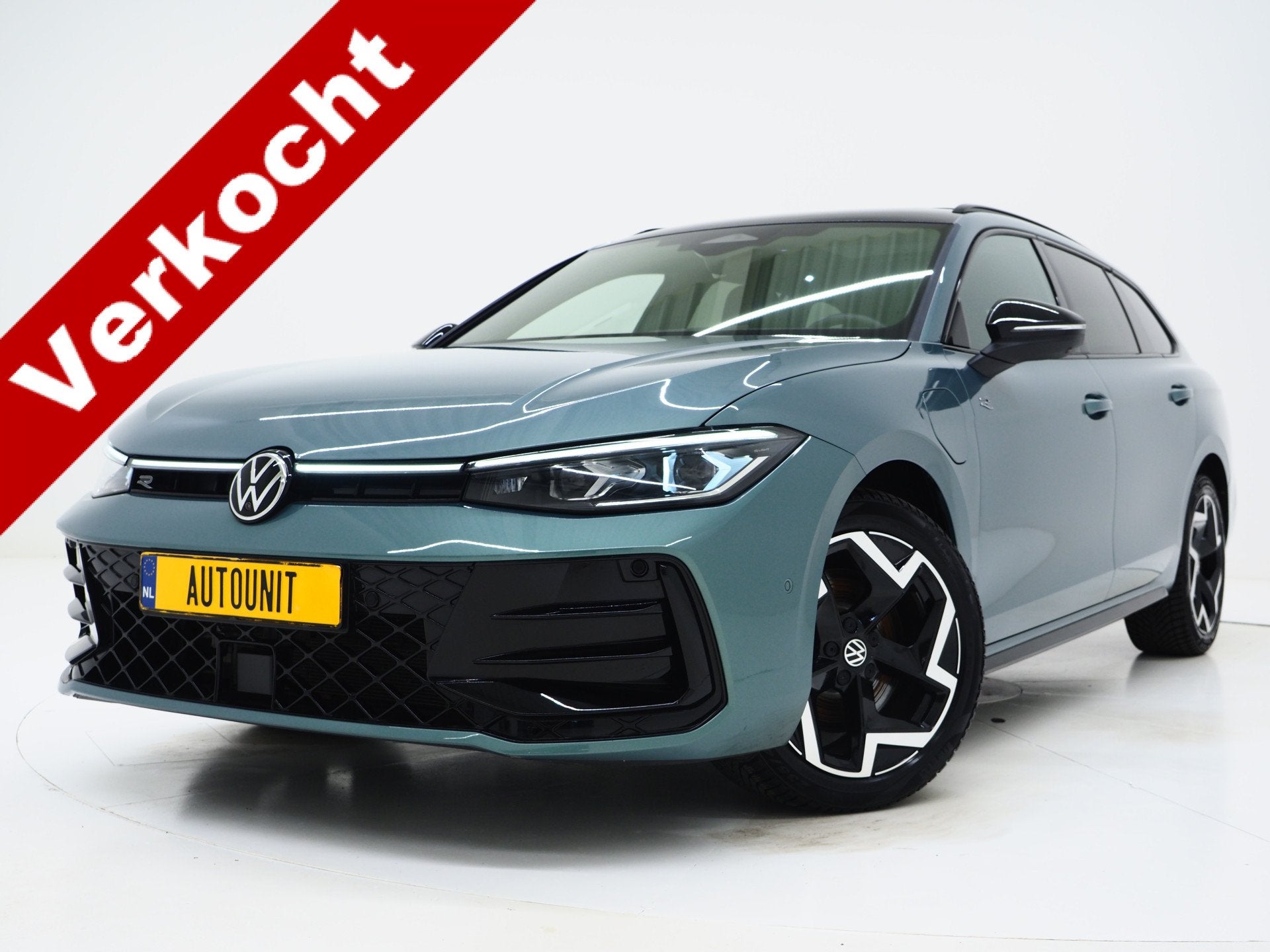 Volkswagen Passat Variant 1.5 eHybrid R-Line Edition | 5 Jaa, Auto's, Zwart, Hybride Elektrisch/Benzine, Passat, Te koop