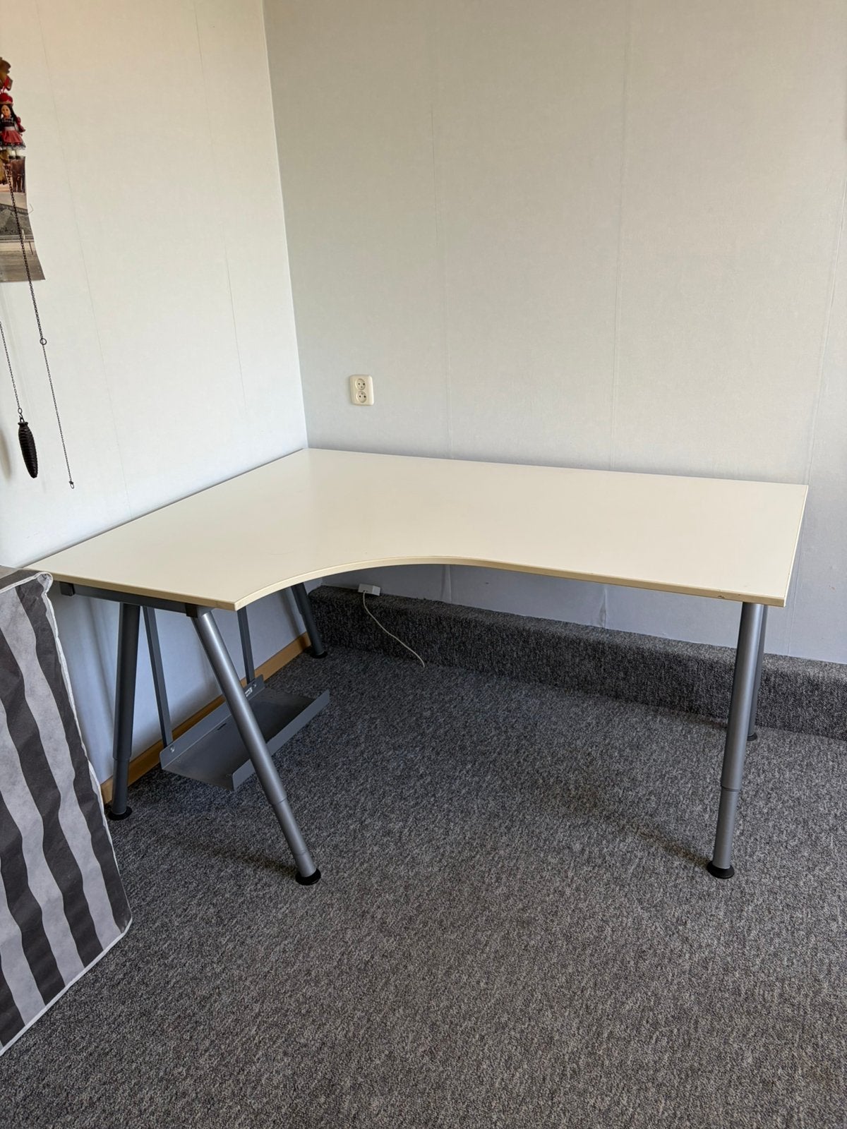 Hoekbureau, wit, van Ikea, Huis en Inrichting, Bureaus, Ophalen, Gebruikt, Hoekbureau, In hoogte verstelbaar