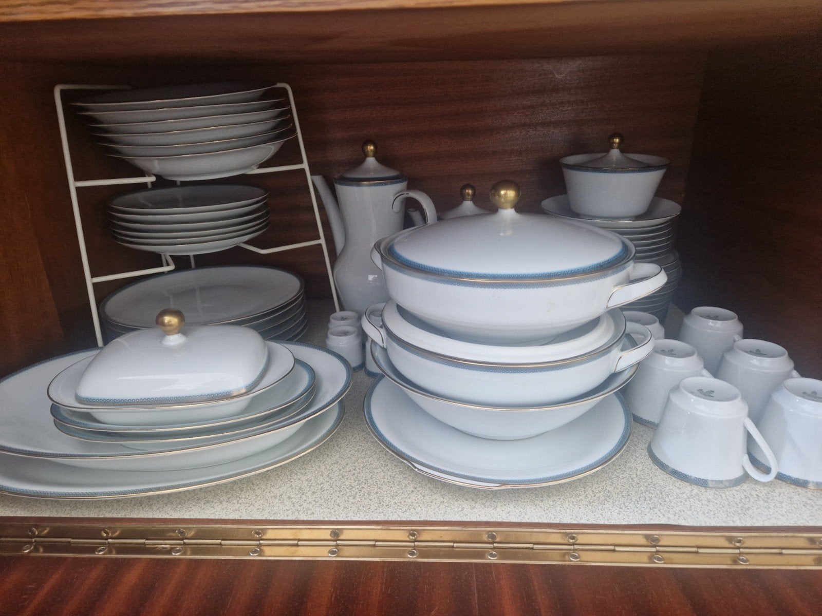 Sjiek servies 6 -delig voor weinig, Ophalen