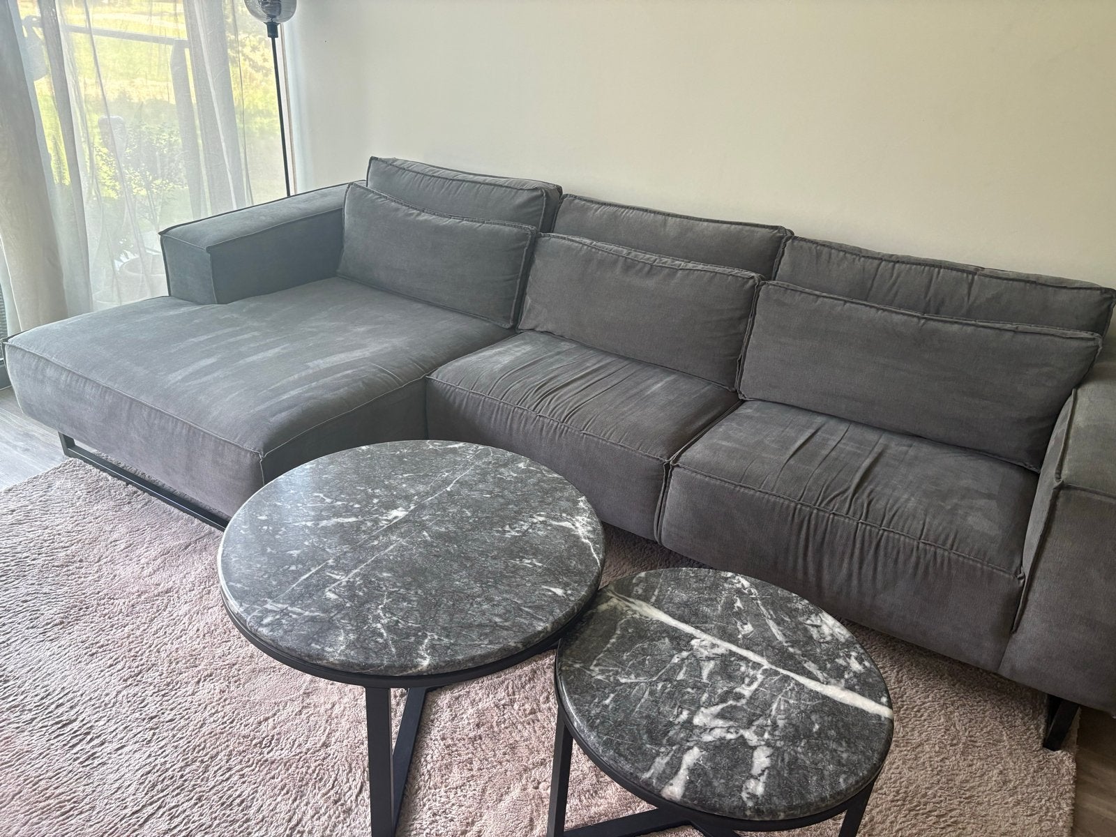 Grijze lounge hoekbank met zwarte metalen poten, Ophalen, Gebruikt, Minder dan 75 cm, Hoekbank