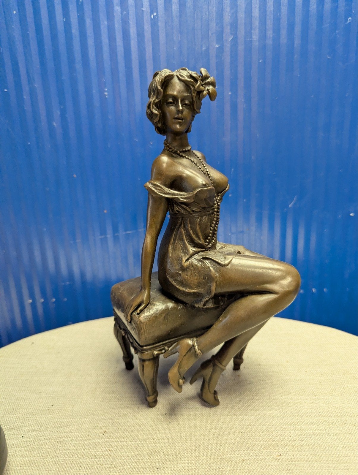 Bronzen beeld van zittende vrouw, gesigneerd Cilo, Antiek en Kunst, Kunst | Beelden en Houtsnijwerken, Ophalen of Verzenden