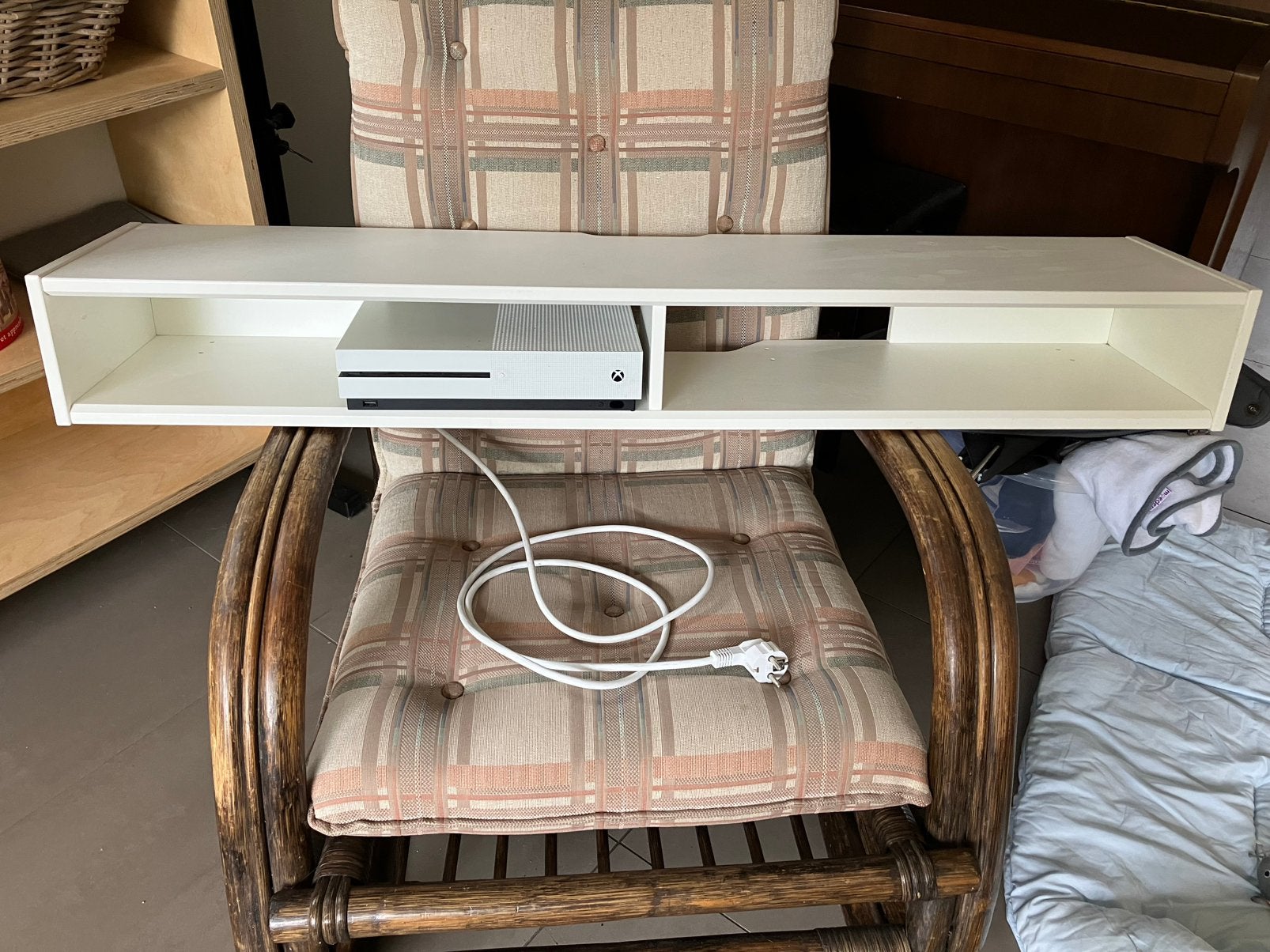 Zwevend TV meubel wit, incl stekkerblok, Ophalen, 150 tot 200 cm, Zo goed als nieuw, Minder dan 100 cm