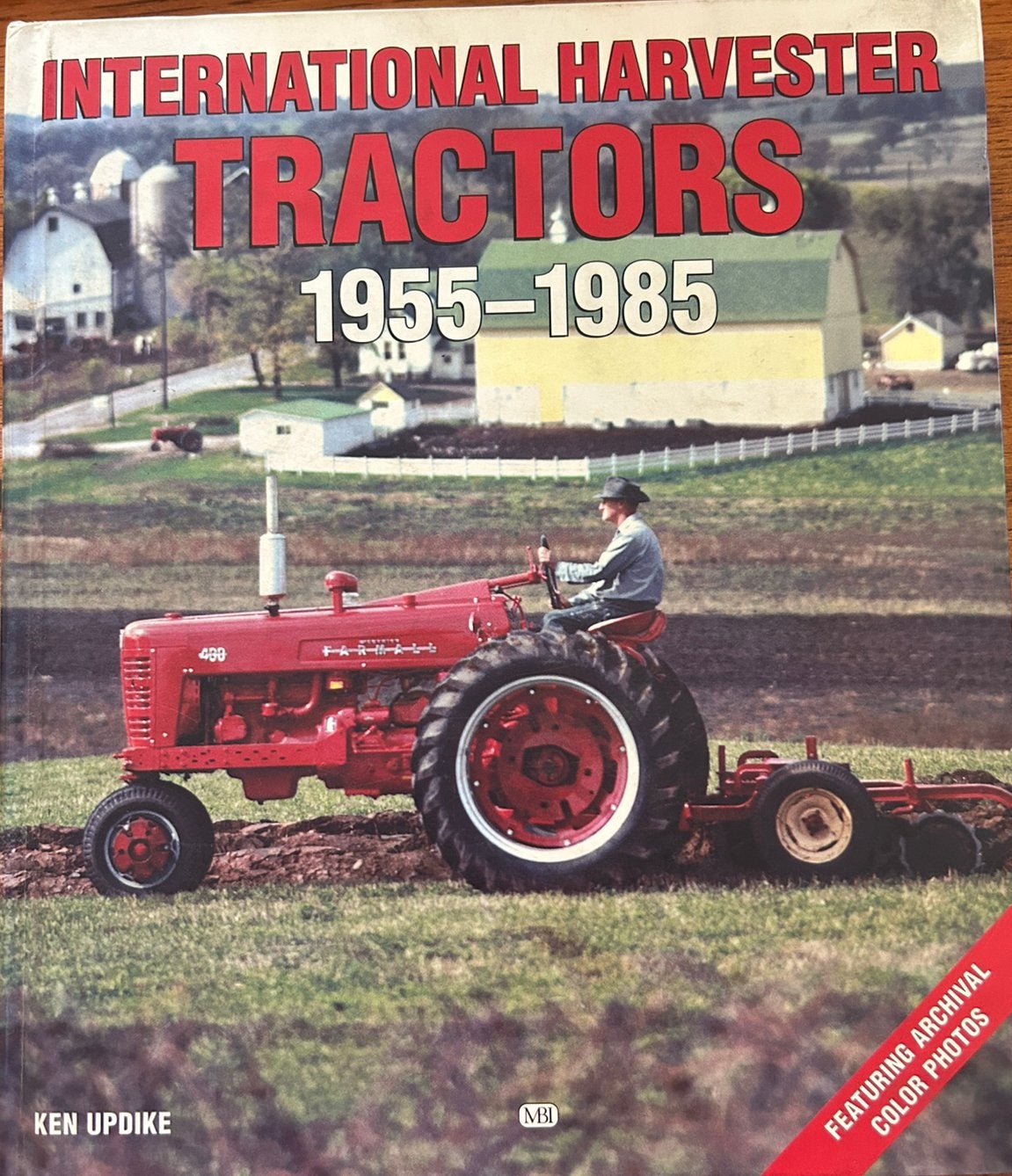 International harvestor tractors 1955-1985., Boeken, Catalogussen en Folders, Ophalen of Verzenden, Zo goed als nieuw, Catalogus