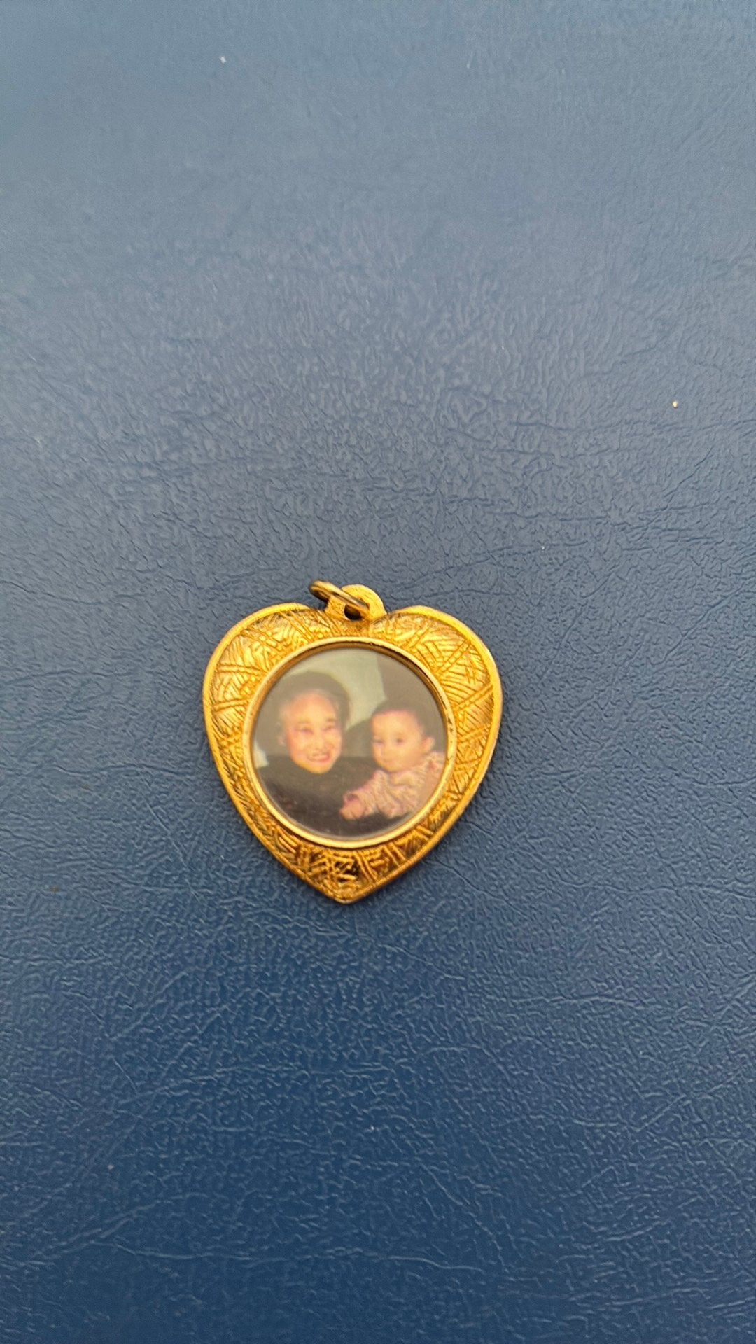 Goudkleurige fotohanger hartje, Sieraden, Tassen en Uiterlijk, Kettinghangers, Ophalen of Verzenden, Goud, Overige materialen