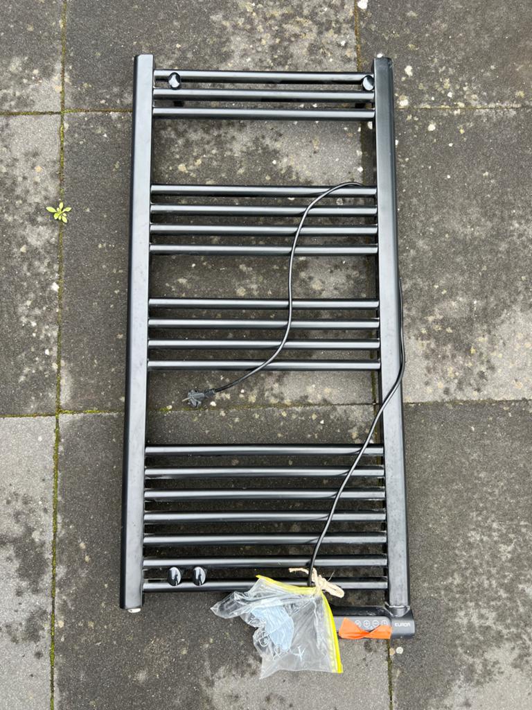 Elektrische handdoekradiator - Zwart, Ophalen, Radiator, Minder dan 60 cm, Zo goed als nieuw