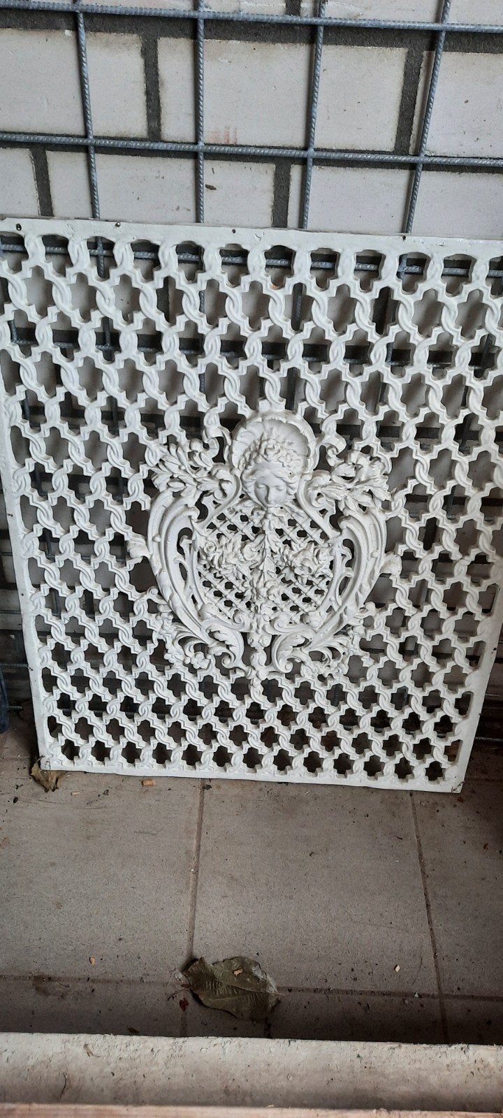 Gietijzeren ornament voor deur of decoratie, Ophalen