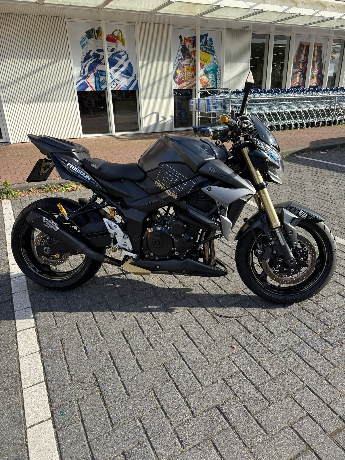 Suzuki GSR 750 Freegun - Naked bike met sportuitlaat, Sportuitlaat, 4 cilinders, Motorrijbewijs A, Gebruikt