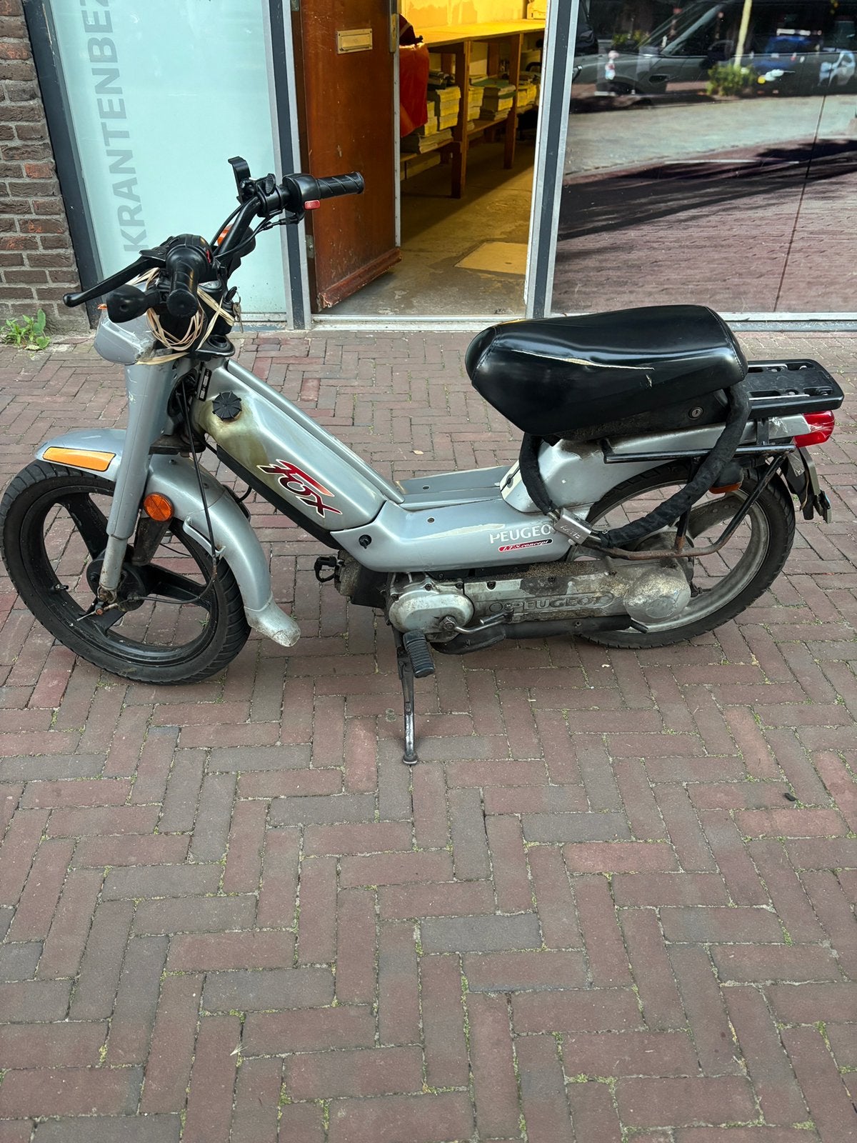 Peugeot fox snor, Fietsen en Brommers, Scooters | Peugeot, Gebruikt, Overige modellen, Maximaal 25 km/u, Benzine, Ophalen