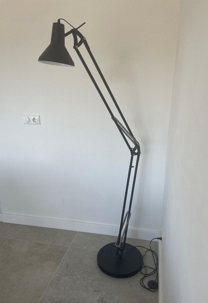 Zwarte vloerlamp, Huis en Inrichting, Lampen | Vloerlampen, Ophalen, Gebruikt, 150 tot 200 cm
