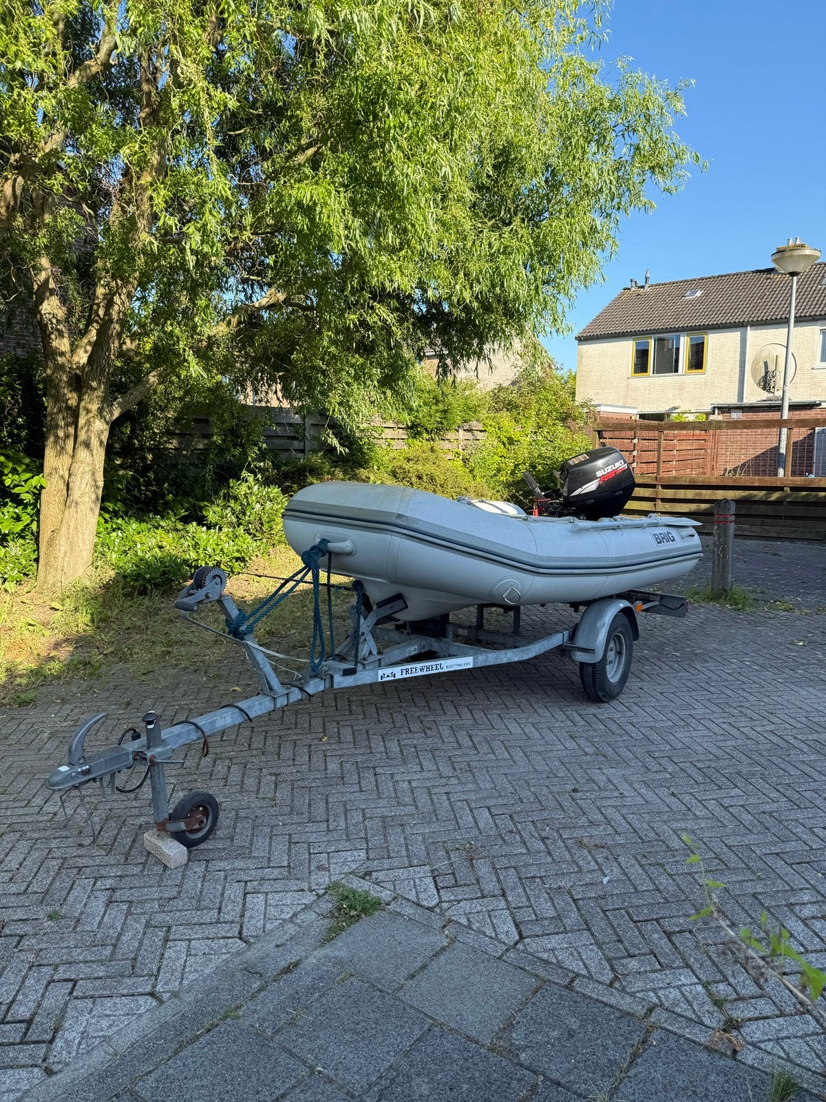 Brig F300 rubberboot met Suzuki 15pk fourstroke motor, Gebruikt, Brig, 3 m, Inclusief motor