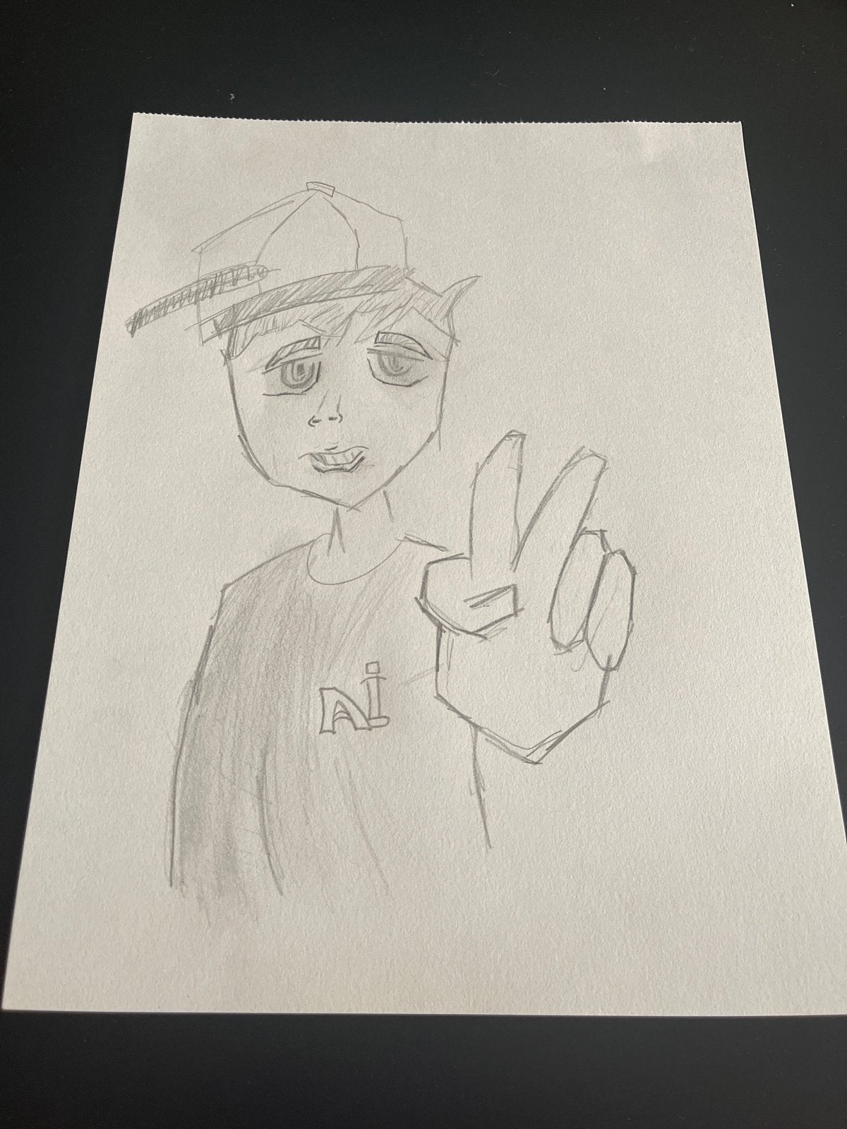 Potloodtekening van een jongen met pet en vredesteken, Antiek en Kunst, Kunst | Tekeningen en Foto's, Tekening, Potloodtekening