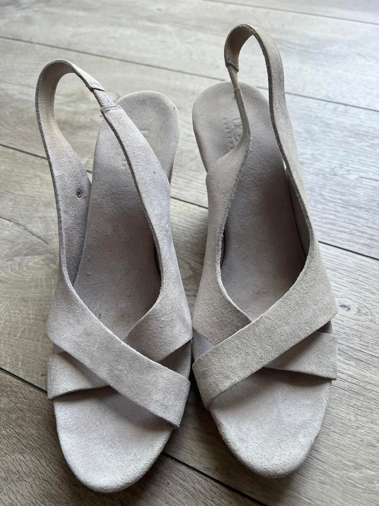 UGG Australia sleehak sandalen, Ophalen of Verzenden, Zo goed als nieuw, Grijs, Sandalen of Muiltjes
