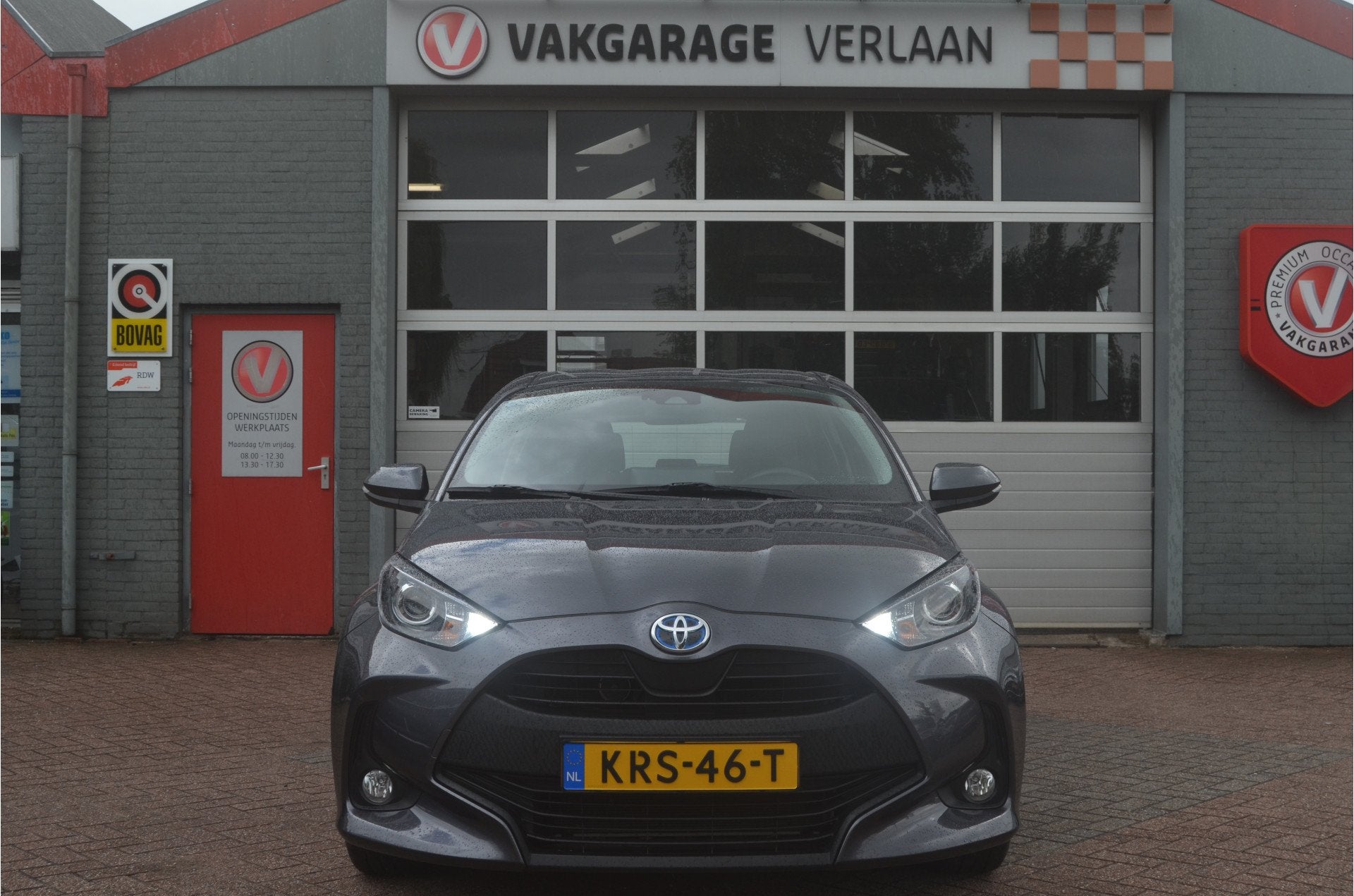 Toyota Yaris 1.5 Hybrid 115 L.M. velgen, camera, gar., Auto's, 12 maanden, 450 kg, Gebruikt, Euro 6