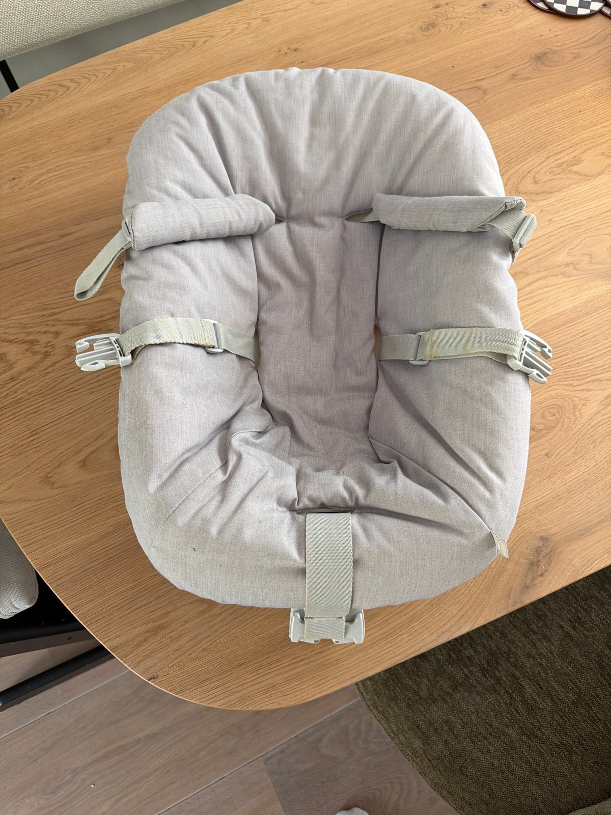 Babyzitje voor trip trap stoel, Kinderen en Baby's, Kinderstoelen, Ophalen, Zo goed als nieuw, Overige typen, Gordel(s)