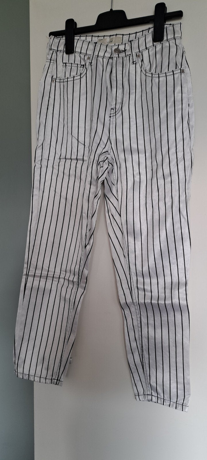 Hippe zilverkleurige broek met zwart streepje - Maat XS/34, Top shop, Ophalen of Verzenden, Maat 34 (XS) of kleiner, Gedragen