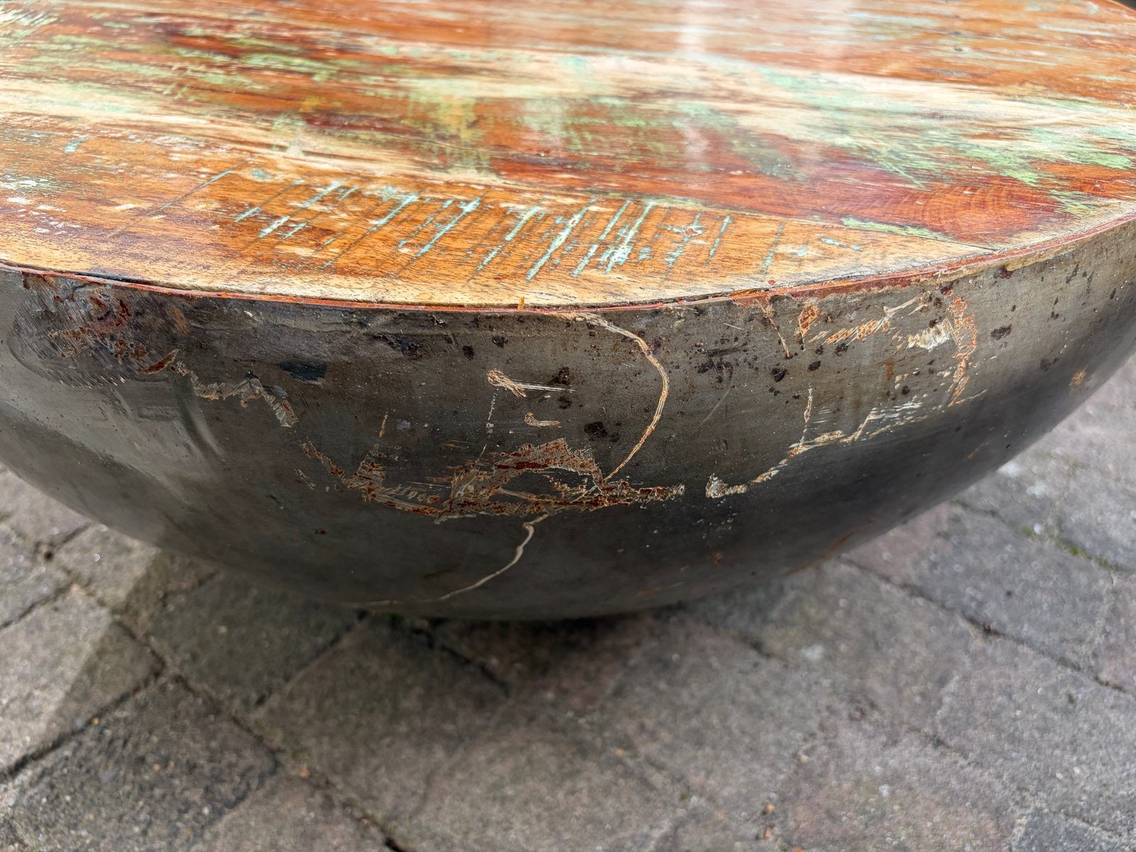 Unieke ronde salontafel van gerecycled hout en metaal, Huis en Inrichting, Ophalen, Gebruikt, Rond, 50 tot 100 cm