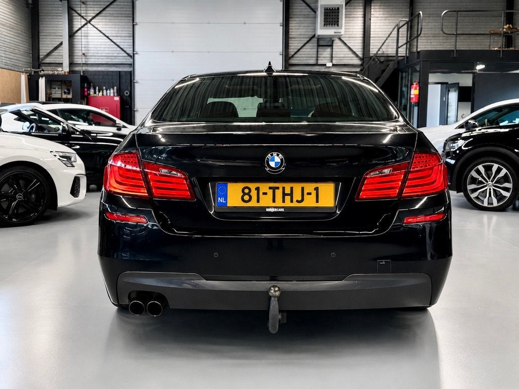BMW 5-serie 530d High Executive M-PAKKET HUD l PANO l LEDER, Auto's, Automaat, Achterwielaandrijving, Gebruikt, Euro 6