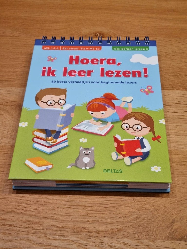 Hoera, ik leer lezen! – 80 verhaaltjes groep 3 AVI, Boeken, Ophalen of Verzenden, Zo goed als nieuw, Fictie algemeen