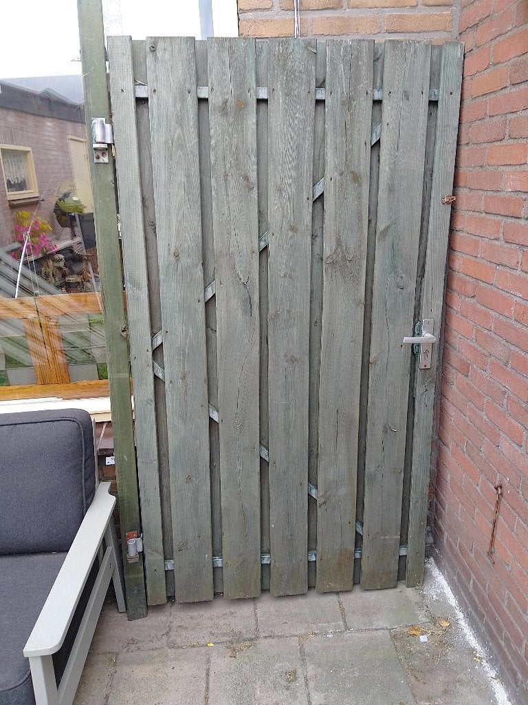 schutting met poort 2.44m, Tuin en Terras, Schuttingen, Gebruikt, Hout, 1 tot 2 meter, Minder dan 3 meter, Ophalen